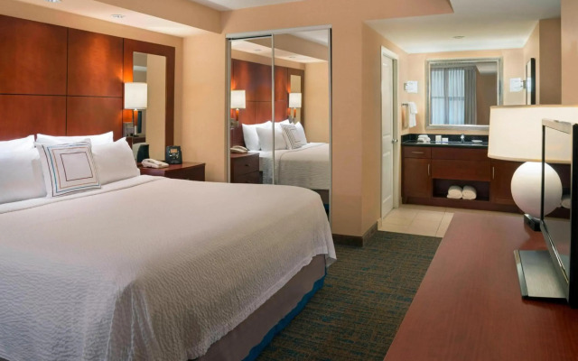 Residence Inn by Marriott Toronto Downtown / Entertainment District
