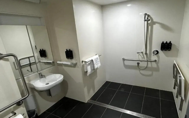 Ibis Darwin Airport Hotel
