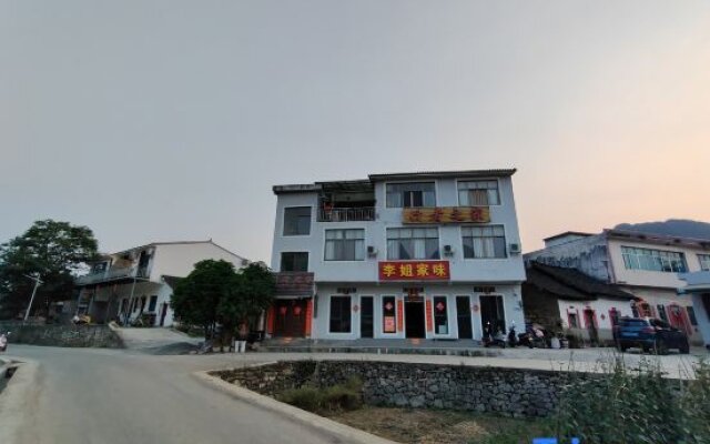 Xingyi Wanfeng Forest Traveler Home
