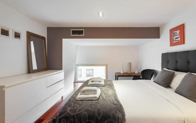 Plaça Catalunya Breathtaking 3bedroom Duplex with balcony