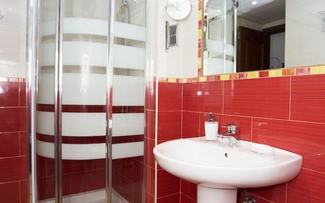 Rainbow & Pool Apartment