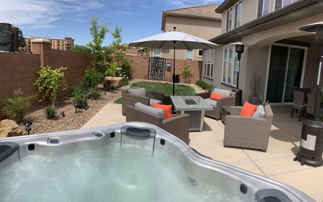 Desert Living 5 Bedroom Home by RedAwning