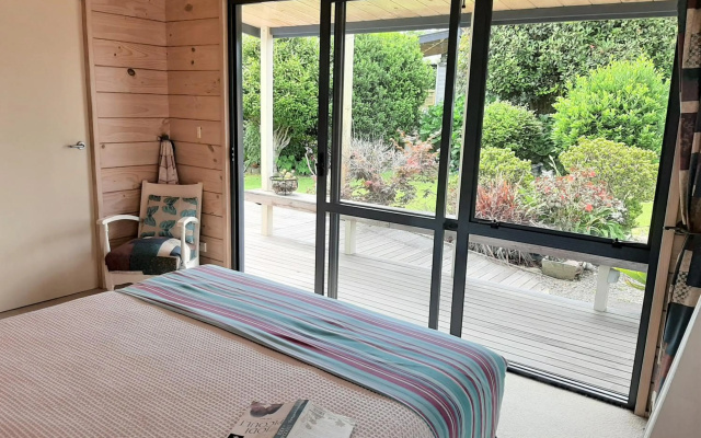 Cathedral Cove Connection – Balcony – Hahei