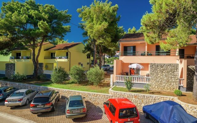 Tidy Apartment with Ac, Just 12 Km. From Sibenik