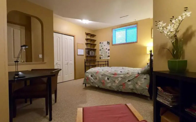 Sunny & Cozy Suite with Pool & Ping Pong table