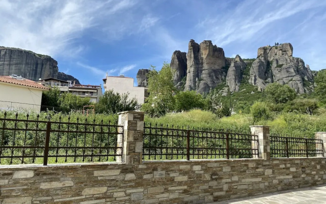 Saint Stephen's apartements at Meteora 3