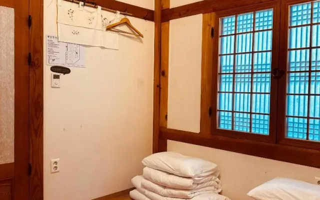 Jeonju Hanok Maeul Deoksugoong