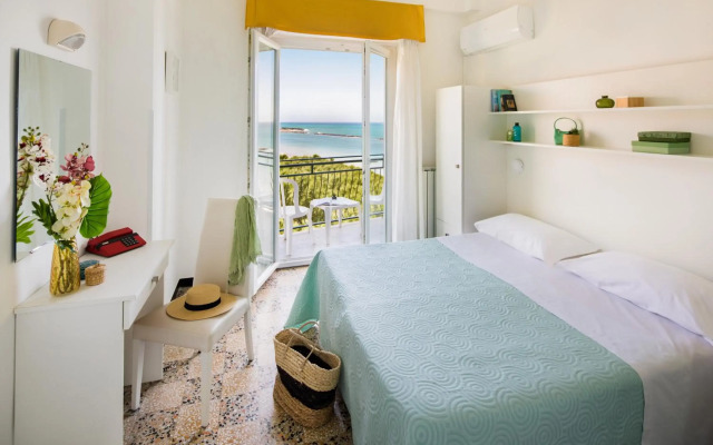 Mayola Hotel