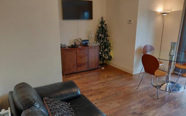 Waterfront Apartment In The Heart Of St Neots