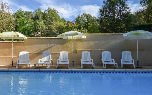 Spacious Holiday Home With Private Swimming Pool in Vitrac