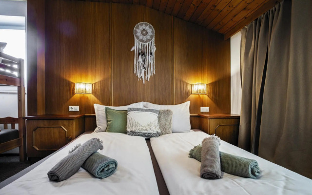 PineTree Lodge