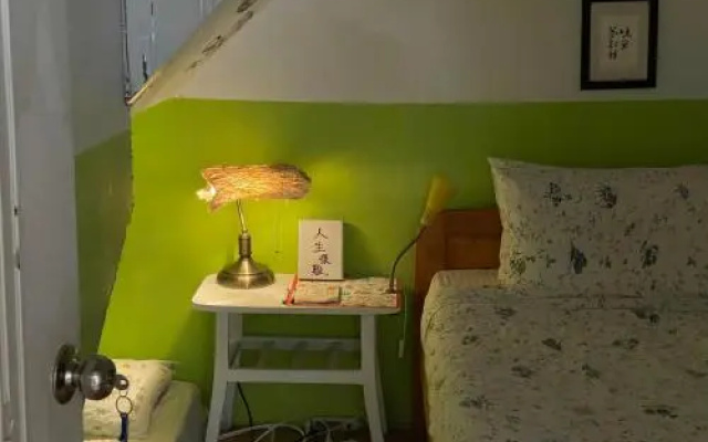 Backpacker Dog Hostel