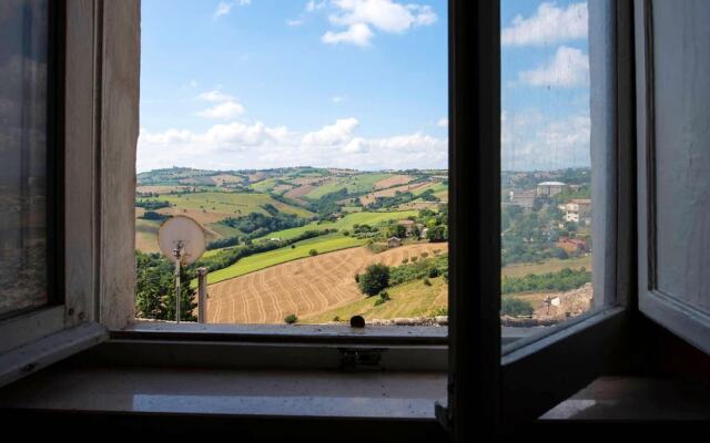 House With 3 Bedrooms in Monte San Pietrangeli, With Wonderful City View, Balcony and Wifi