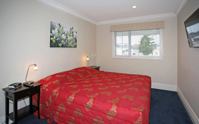 Tuakau Hotel