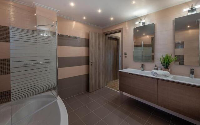 ''Aeolos'' Luxury Villa