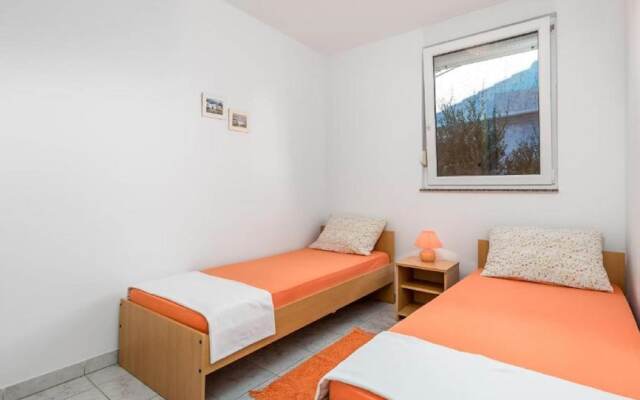 Seaside Apartment in Mandre
