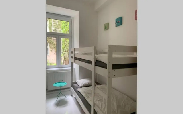 COOL City CENTER Apt. @ METRO and SHOPPING STREET