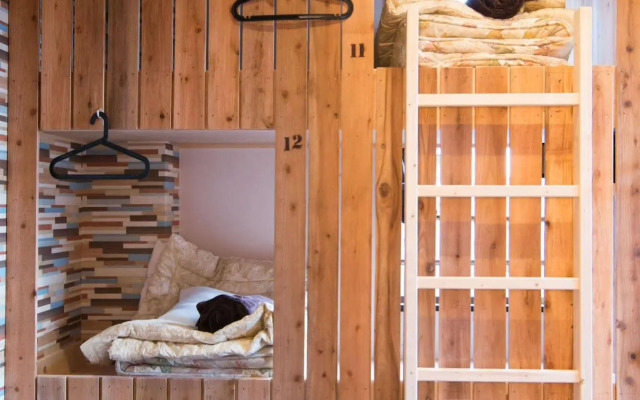 TONAGI Hostel & Cafe