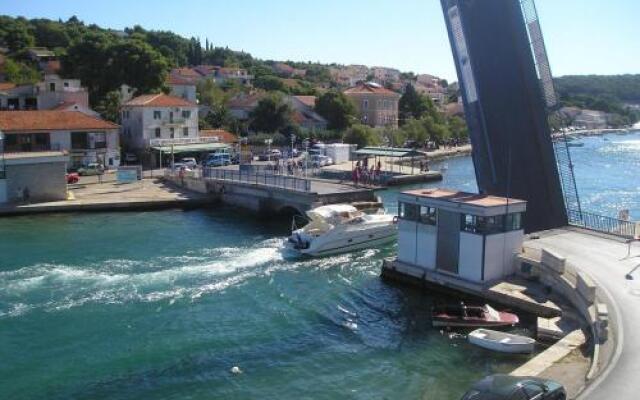 Apartments Luna Tisno