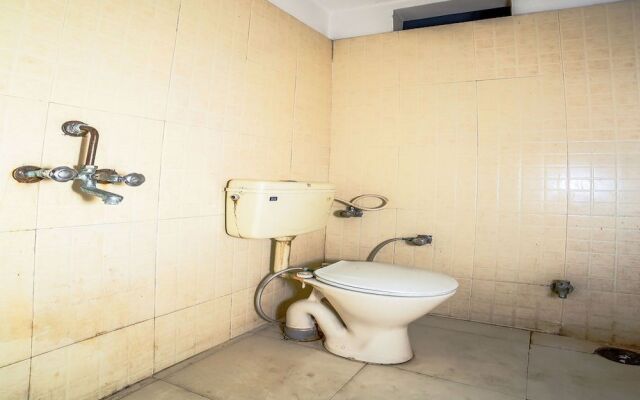 OYO 15248 Hotel Shreemaa