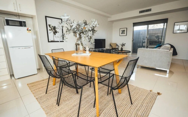 Blue Gum on First Ave - CBD Fringe, Wifi, Netflix