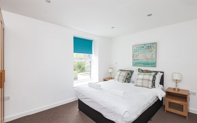 "Sunny Terrace, 3bed House In Maidstone"