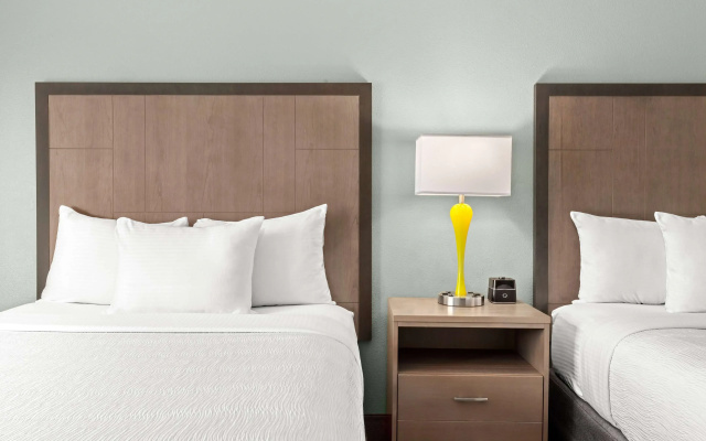 La Quinta Inn & Suites by Wyndham Newport