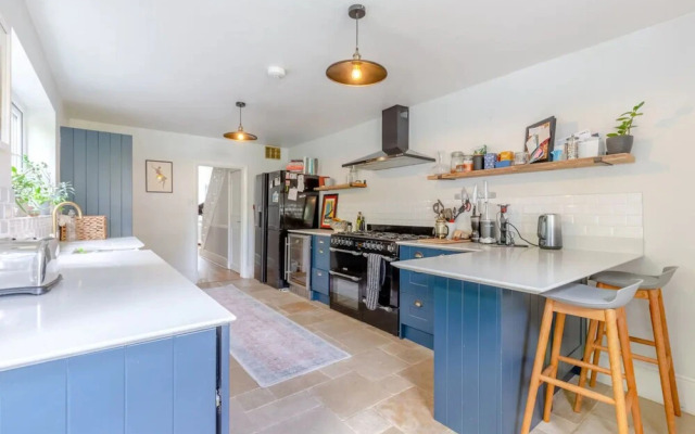 Spacious 2 Bedroom Home in Lewisham