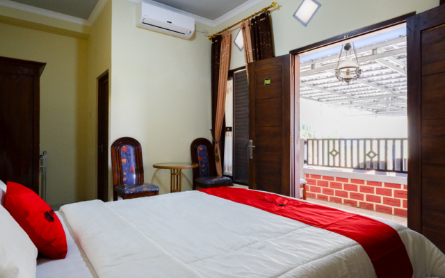 RedDoorz Syariah near Alun Alun Pacitan 2