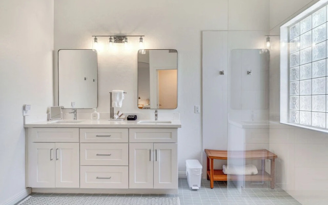 Heated Pool & Yard: Gilbert Getaway!