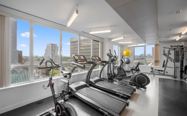 Sleek 1BR + office Condo - CN Tower/Skyline view