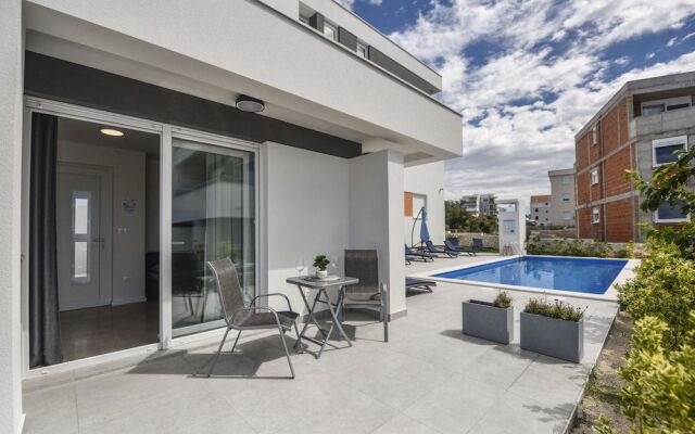 Pool Apartments & Rooms Mare