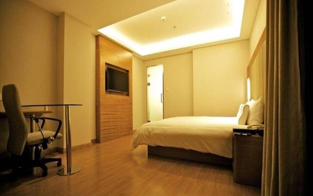 JI Hotel (Wuhan Optics Valley Square)
