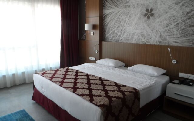 Marine Suites and Spa