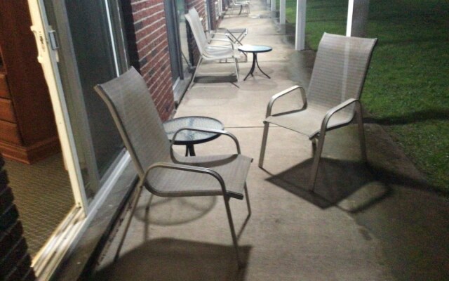 Colonial Brick Inn & Suites