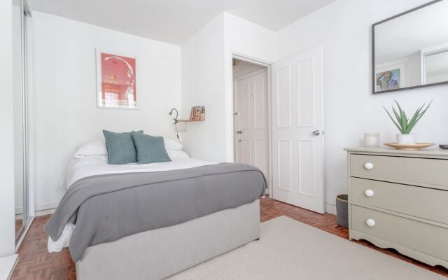Charming 1 Bedroom Flat Close To Tube Station