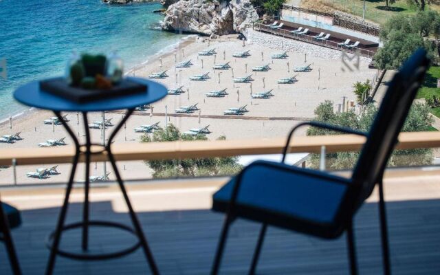 Maestral Resort & Casino