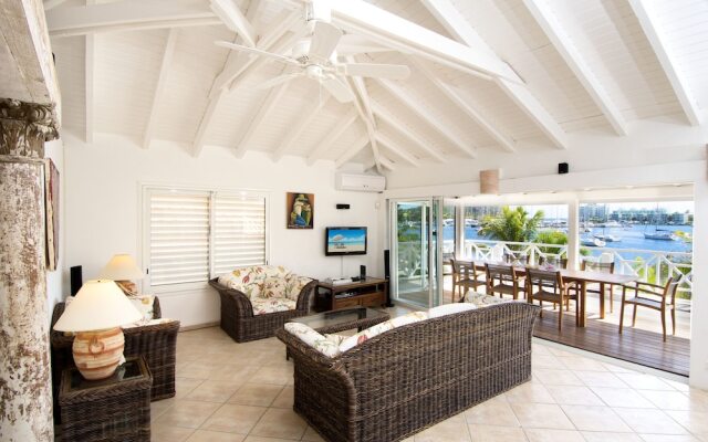 Villa Coralita 4 Br villa by RedAwning