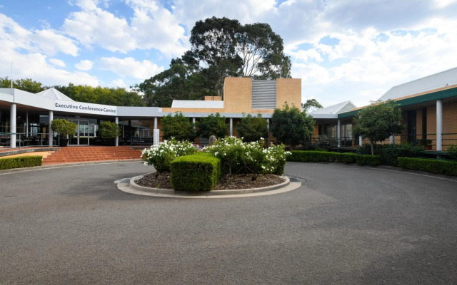 Lakeside Hotel and Conference Centre