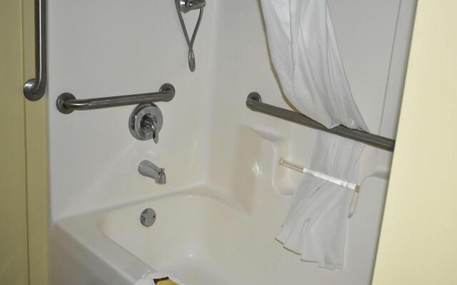 Best Western Plus Brunswick Inn & Suites