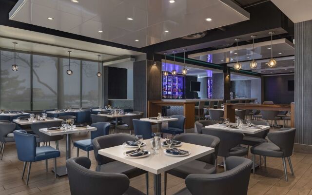 Embassy Suites by Hilton Toronto Airport