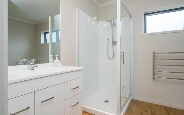 Driftwood Views - Mangawhai Heads Holiday Home