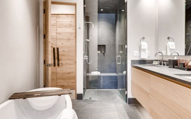 1-184 West Meadow Drive