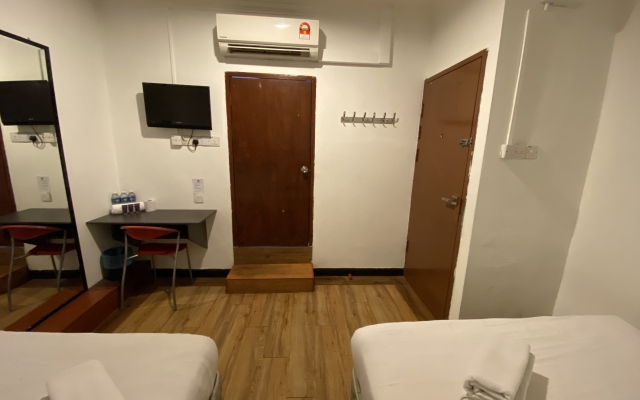 Super OYO 89847 Switz Paradise Hotel