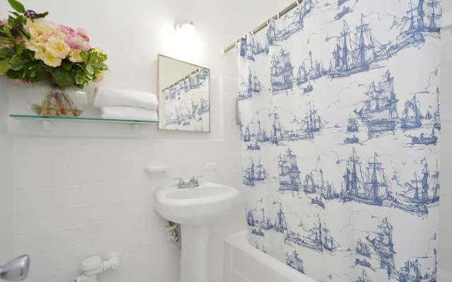South Beach Rooms and Hostel