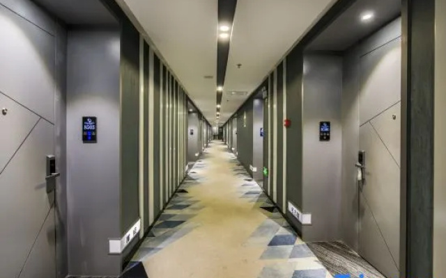 Xiyuemoon Hotel (Kunming Harmony Square Linyuqiao Subway Station Hotel ))