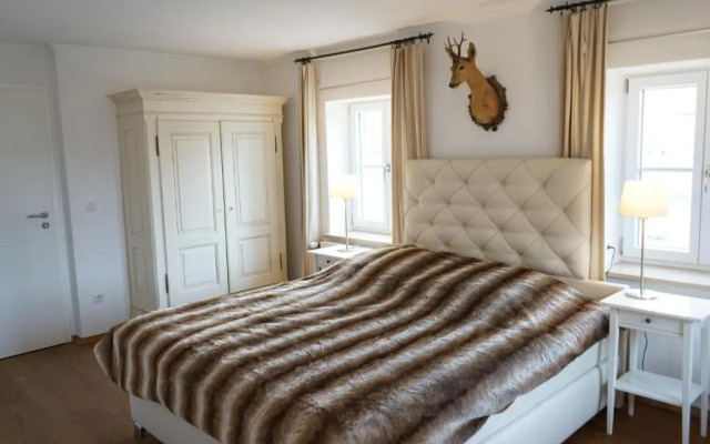 Mara Restaurant & Hotel