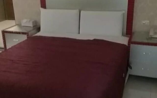 Meets Happy Hotel