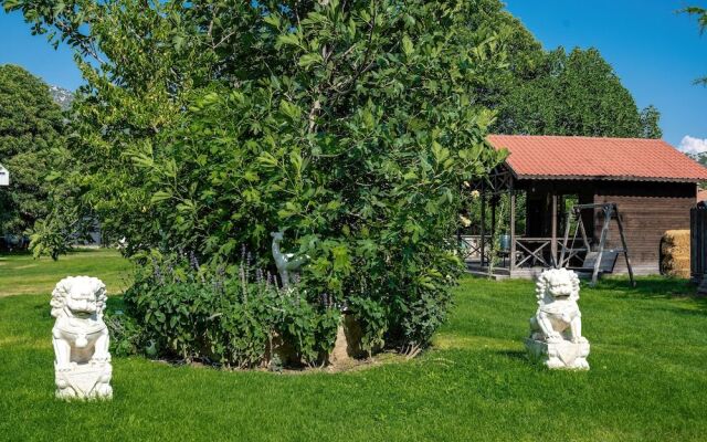 Yoruk Ali Konagi ve Yayla Evleri