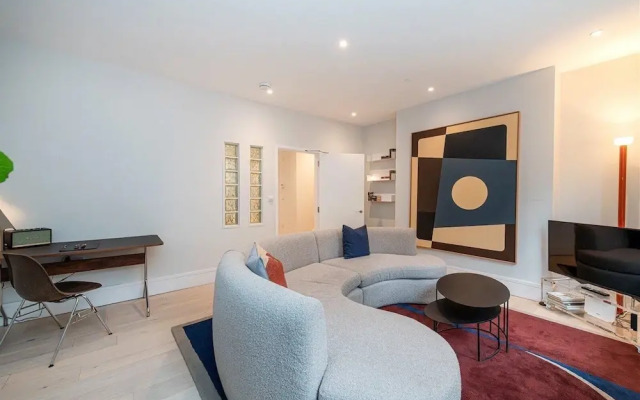 Apartment-sleeps4-parking-100walkingscore
